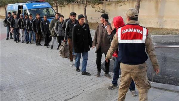包括阿富汗公民在内的20多名难民被拘留在土耳其
