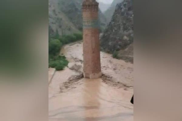 古尔洪水泛滥:贾姆尖塔有倒塌的危险